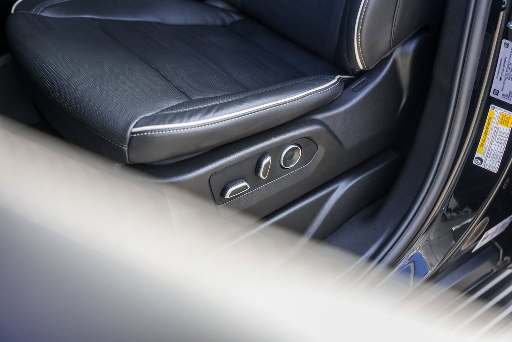 Used 2024 Cadillac Escalade Premium Luxury image 8