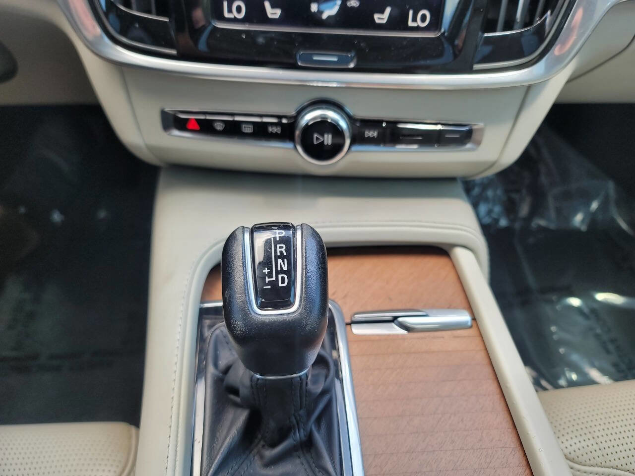 Used 2017 Volvo S90 T5 Inscription w/ Vision Package FWD image 18