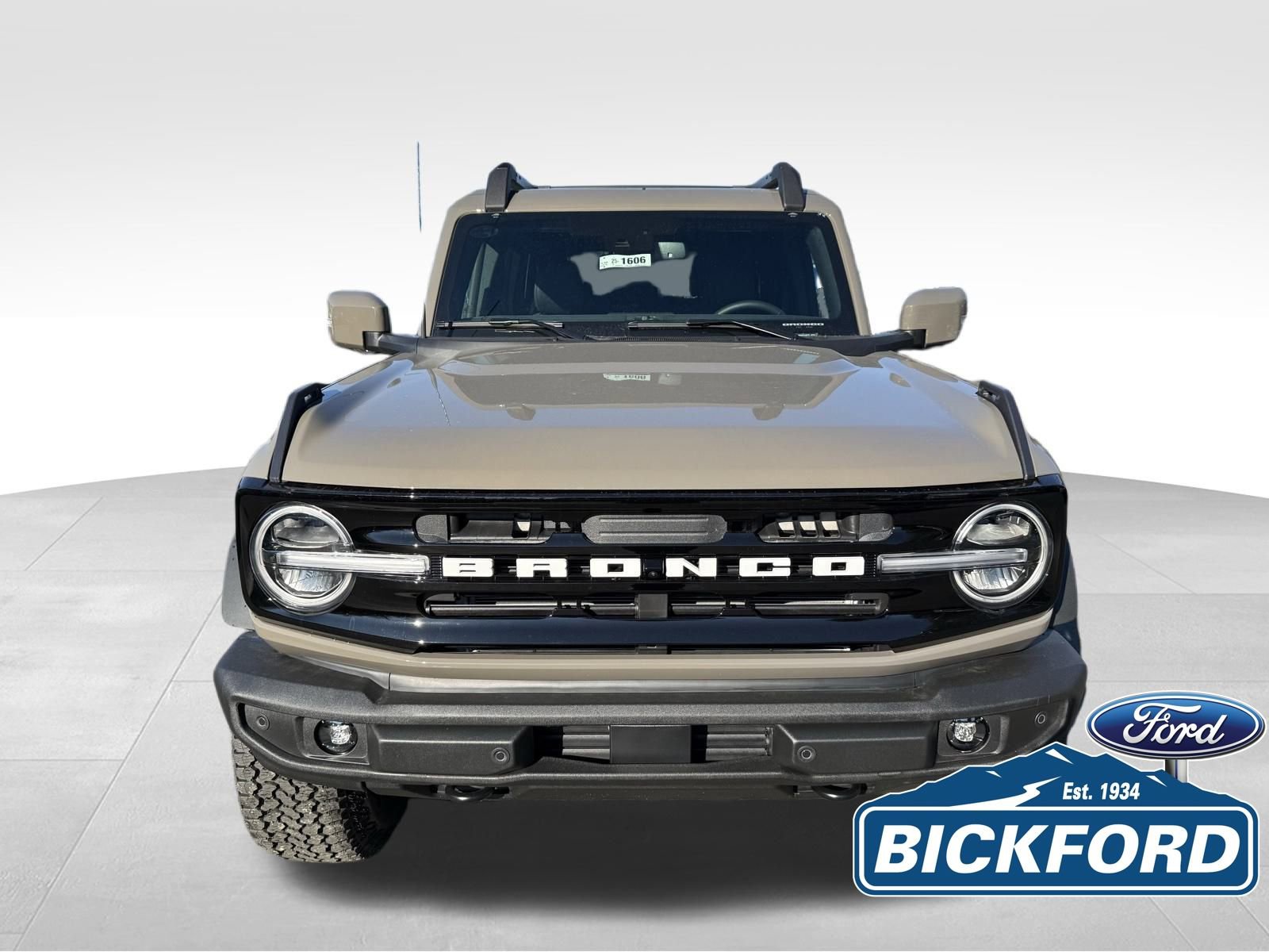 New 2025 Ford Bronco Outer Banks w/ Sasquatch Package AWD/4WD image 2