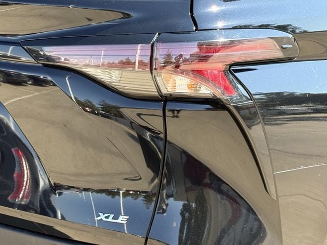 Used 2025 Toyota Sienna XLE FWD image 7