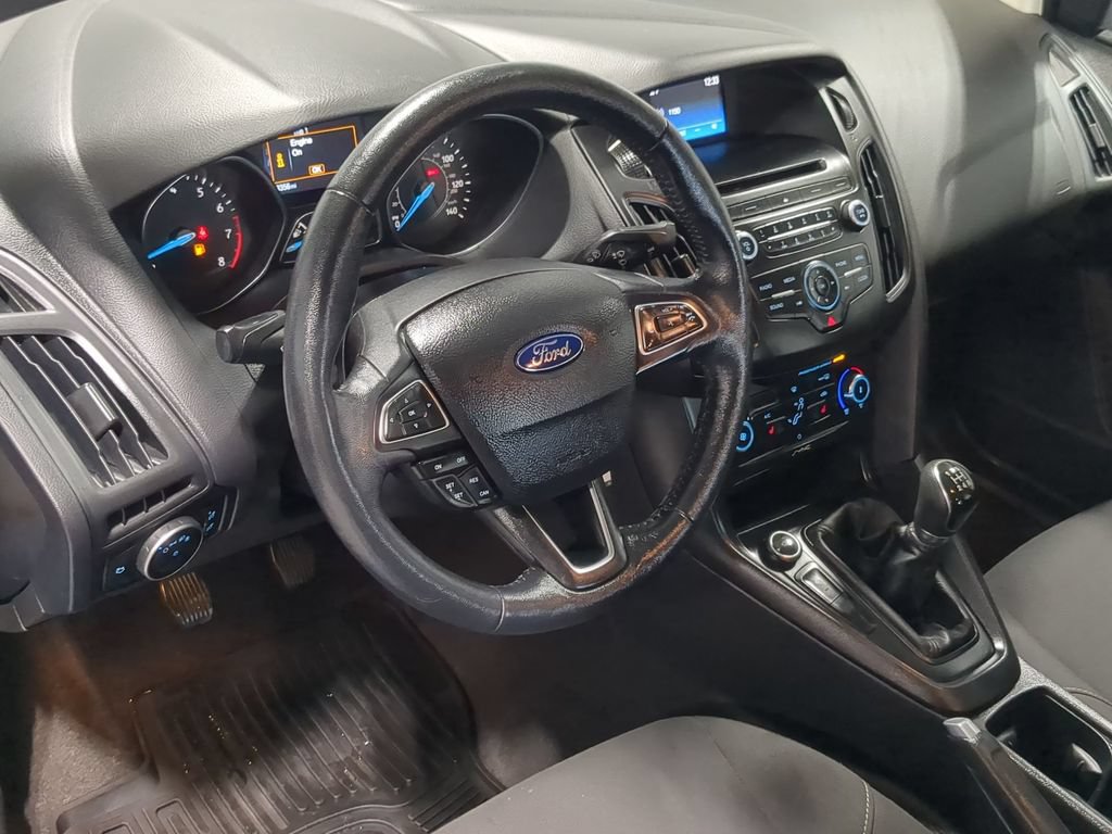 Used 2016 Ford Focus SE w/ SE Cold Weather Package FWD image 12