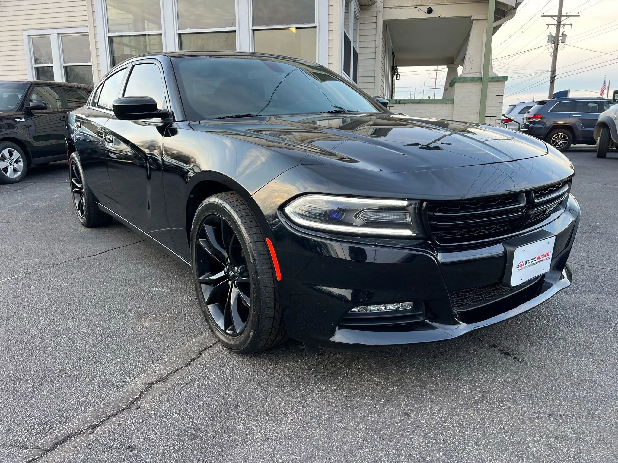 Used 2017 Dodge Charger SXT image 5