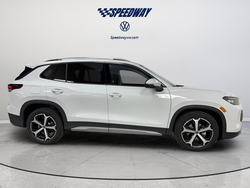 New 2026 Volkswagen Tiguan SE FWD image 8