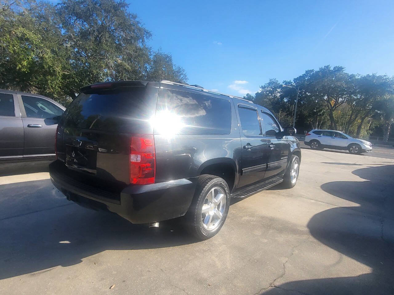 Used 2012 Chevrolet Suburban LT RWD image 19