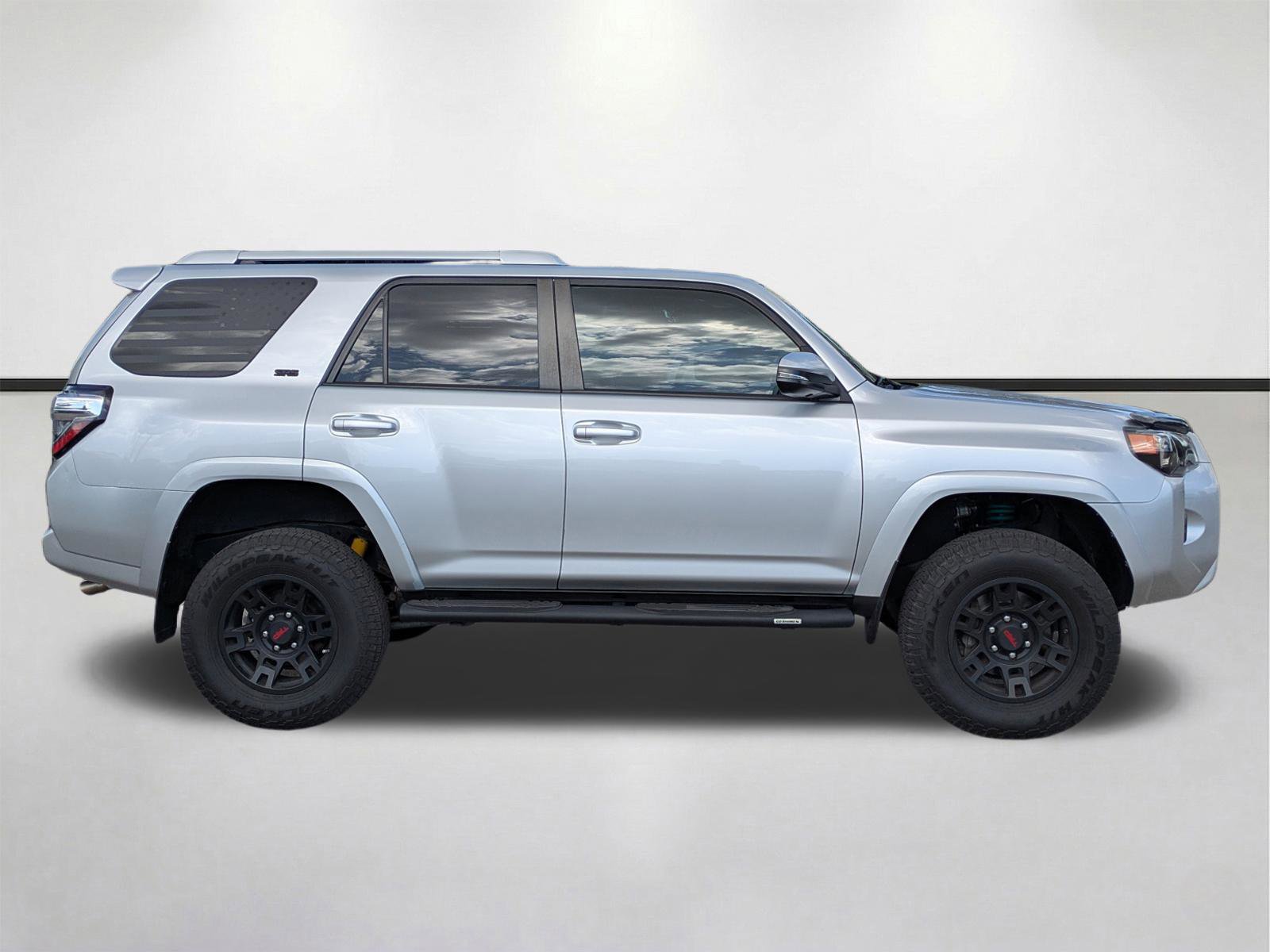 Used 2017 Toyota 4Runner SR5 Premium AWD/4WD image 4