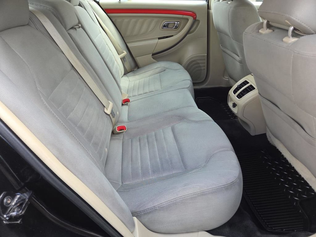Used 2014 Ford Taurus SE FWD image 14