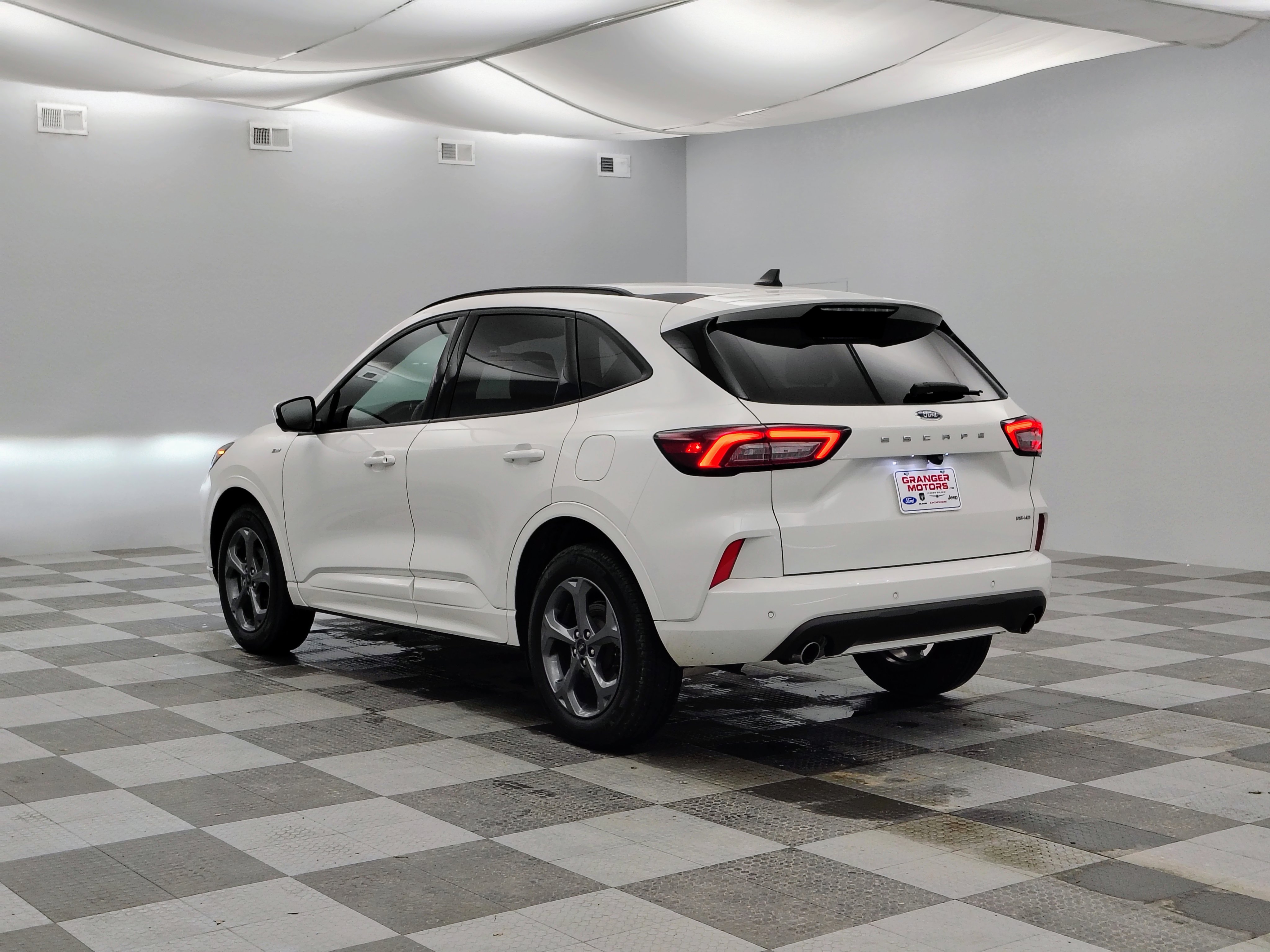Used 2024 Ford Escape ST-Line Select w/ Tech Pack #2 AWD/4WD image 9