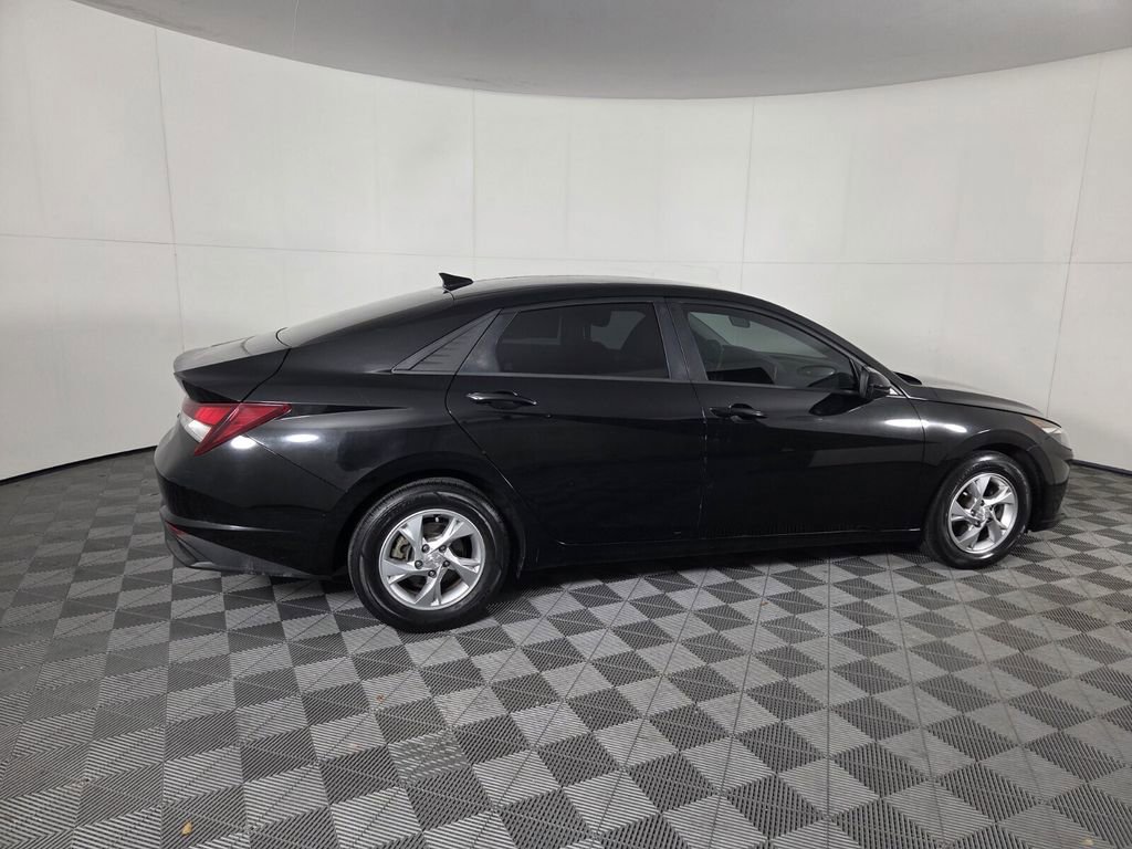 Used 2021 Hyundai Elantra SE image 6