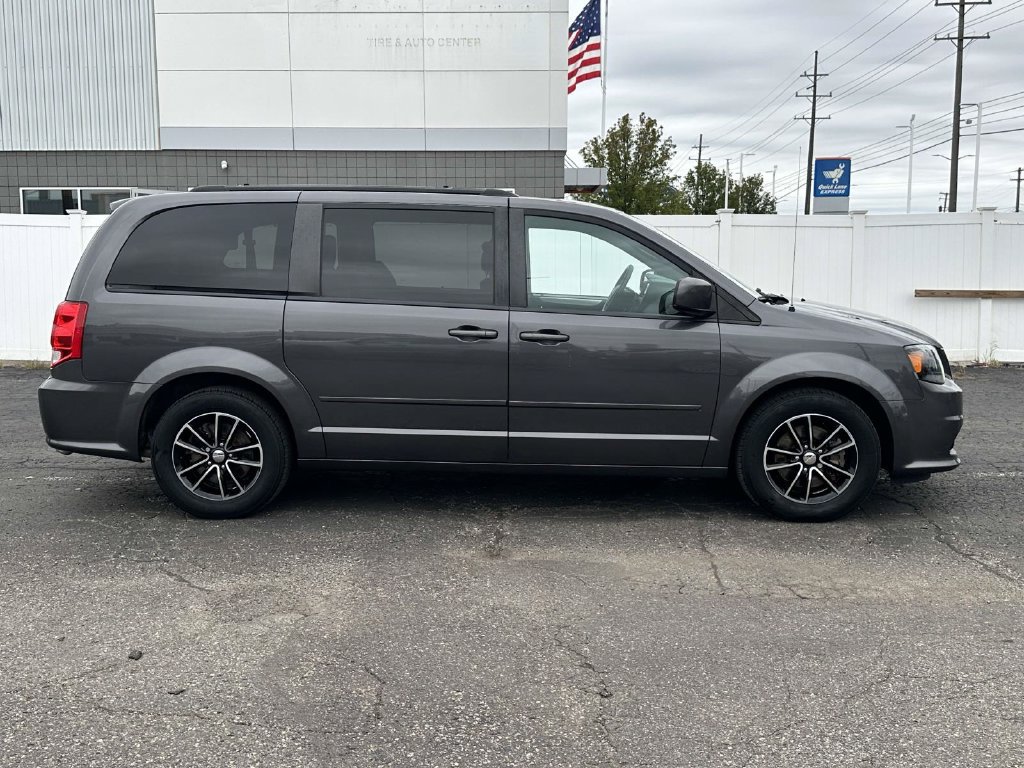 Used 2017 Dodge Grand Caravan GT FWD image 2
