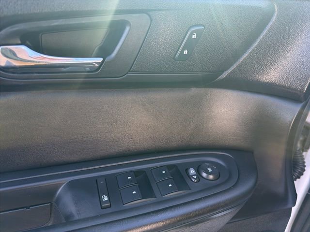 Used 2016 Chevrolet Traverse LT w/ Style and Technology Package FWD image 23