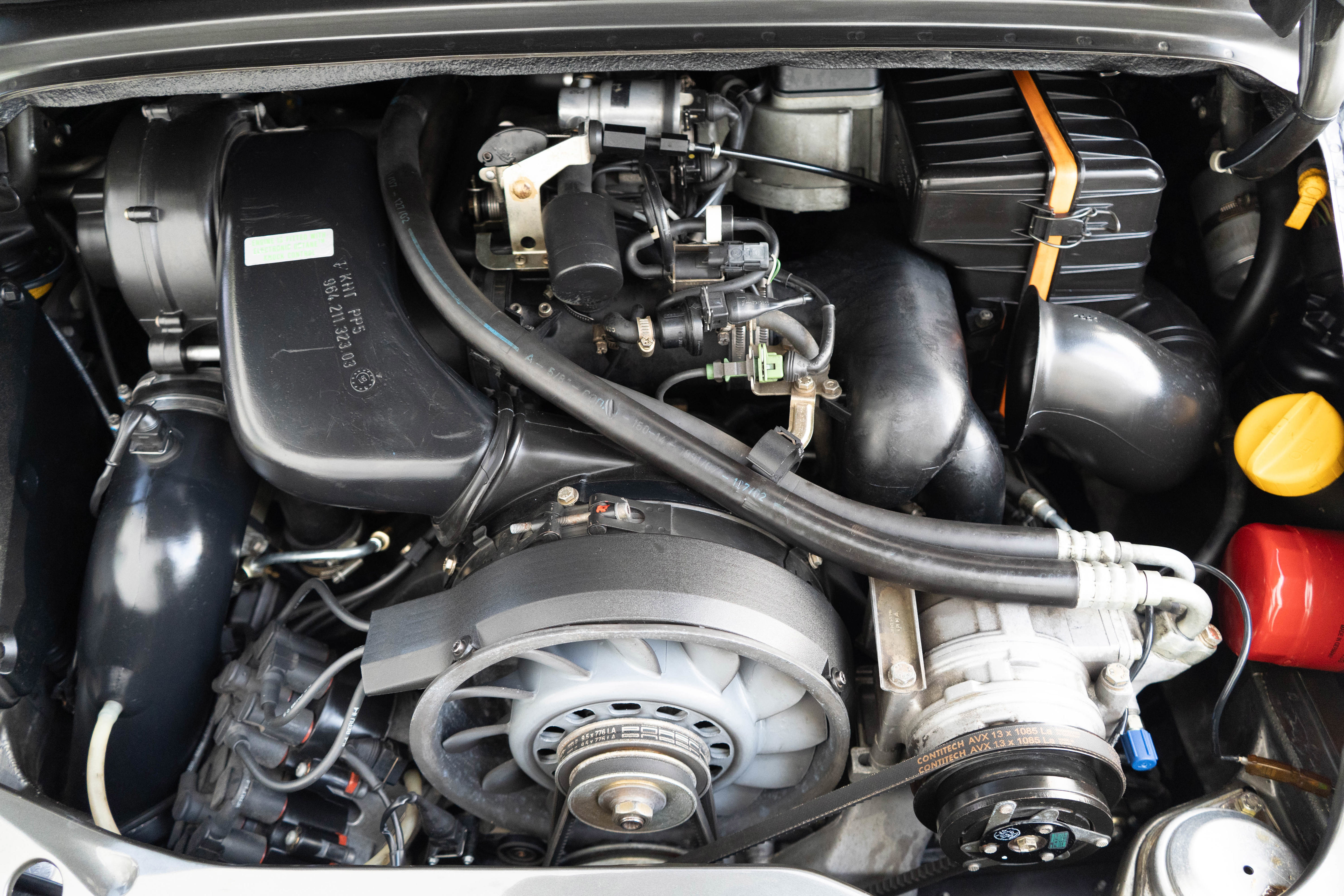 Used 1992 Porsche 911 Carrera RWD image 30