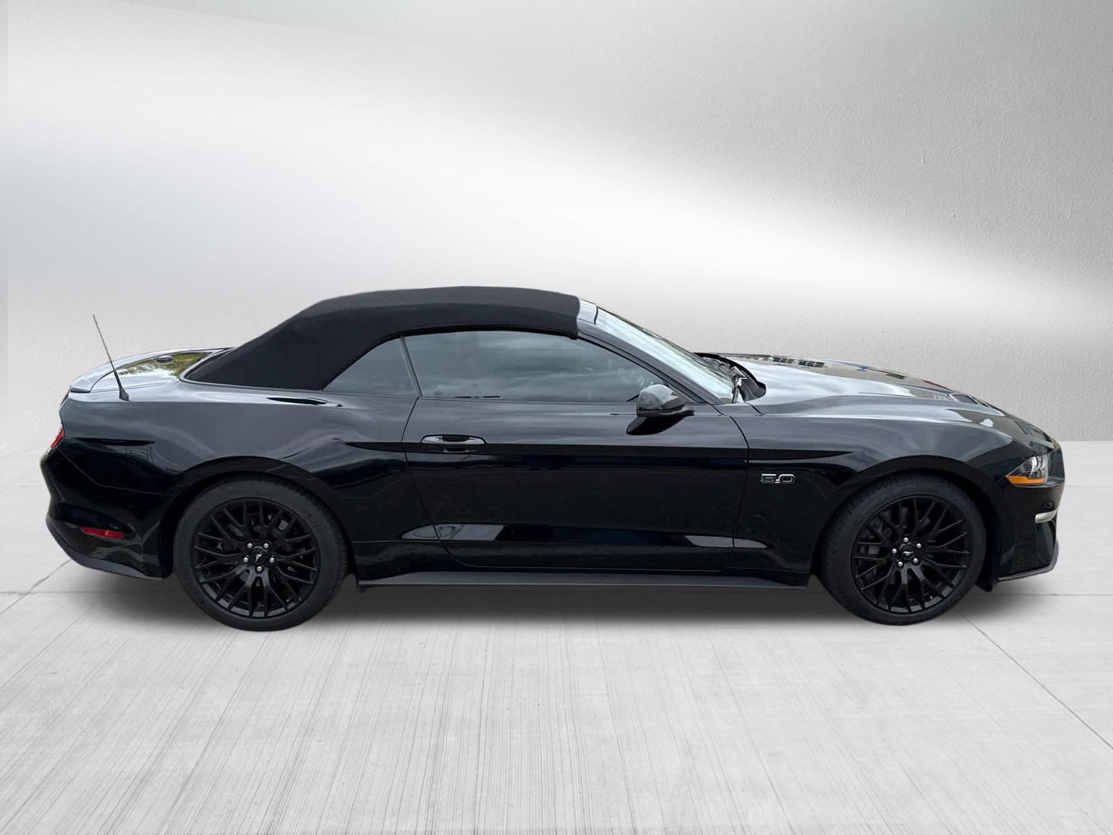 Used 2022 Ford Mustang GT Premium RWD image 8