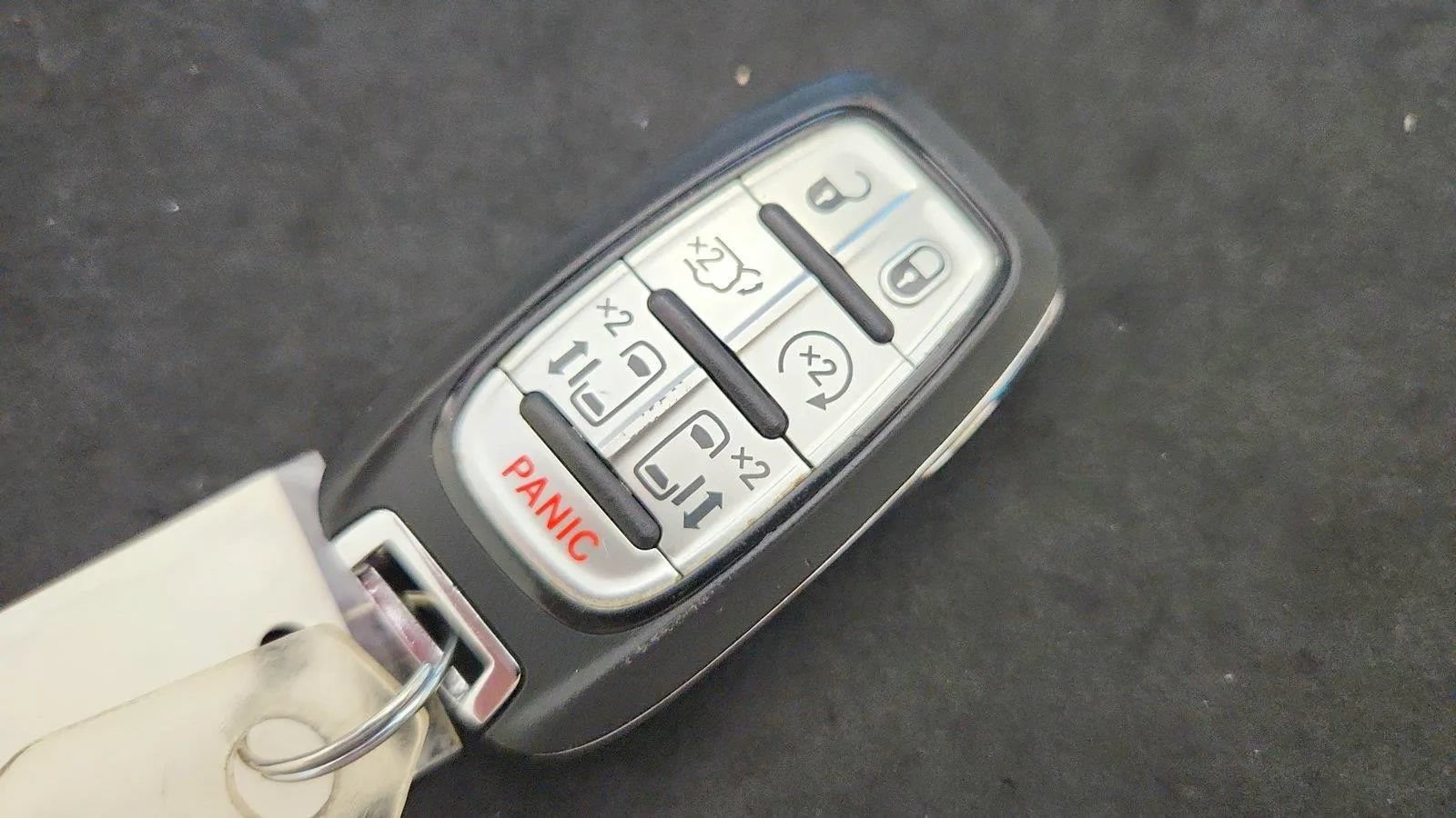 Used 2025 Chrysler Pacifica Select FWD image 13