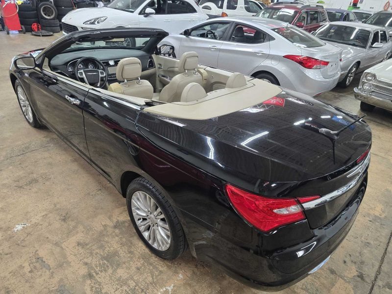 Used 2011 Chrysler 200 Limited FWD image 17