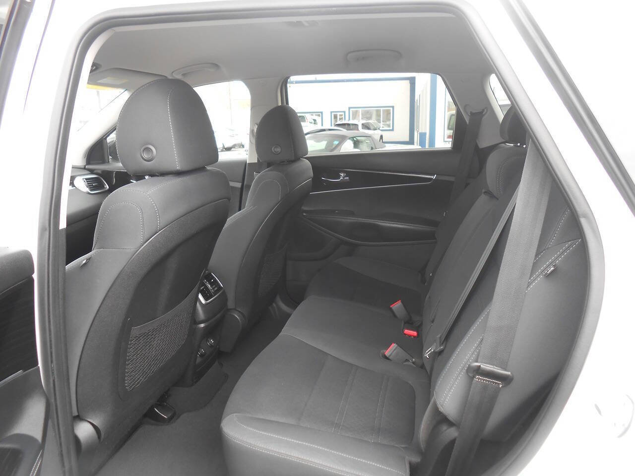 Used 2019 Kia Sorento AWD V6 image 11