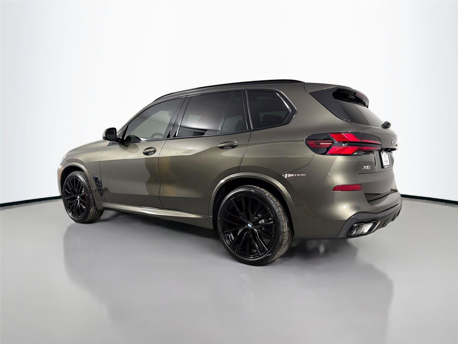 New 2026 BMW X5 xDrive40i w/ M Sport Package AWD/4WD image 7