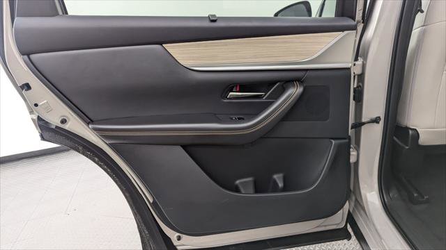 Used 2024 MAZDA CX-90 Plug-In Hybrid w/ Premium Pkg image 16