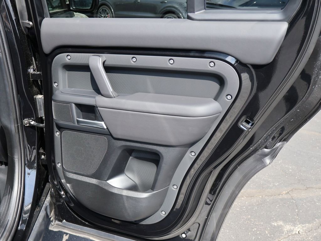 New 2026 Land Rover Defender 110 X-Dynamic SE image 14