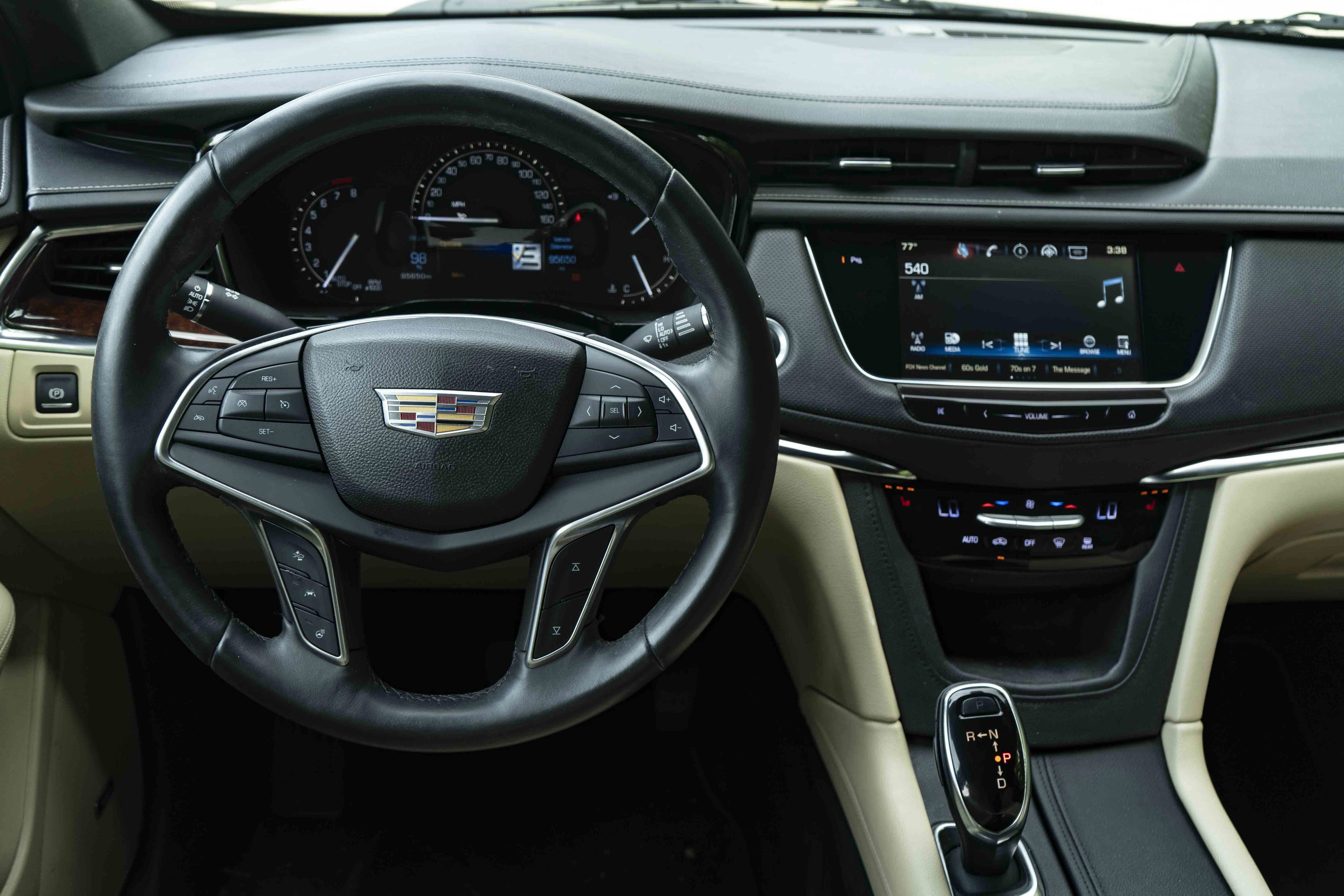 Used 2017 Cadillac XT5 Luxury w/ Driver Awareness Package FWD image 19