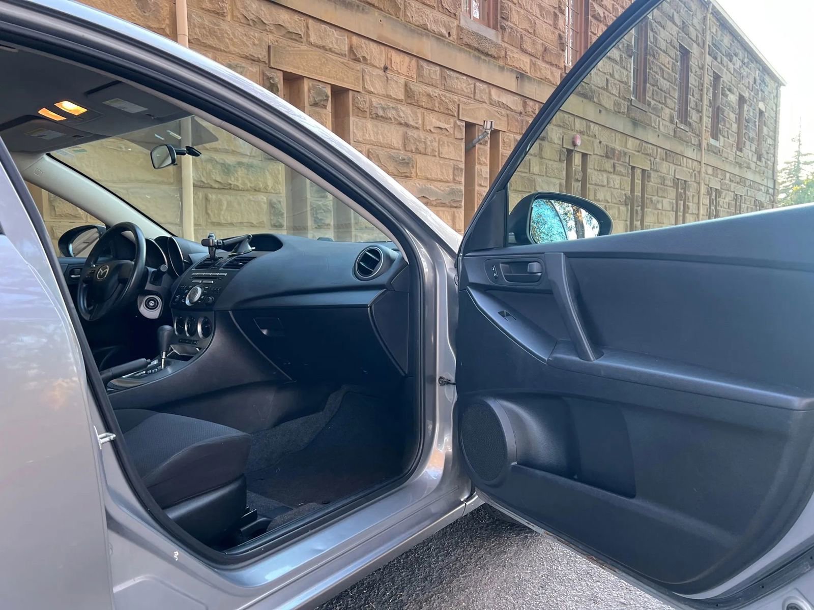 Used 2011 MAZDA MAZDA3 i Sport image 26