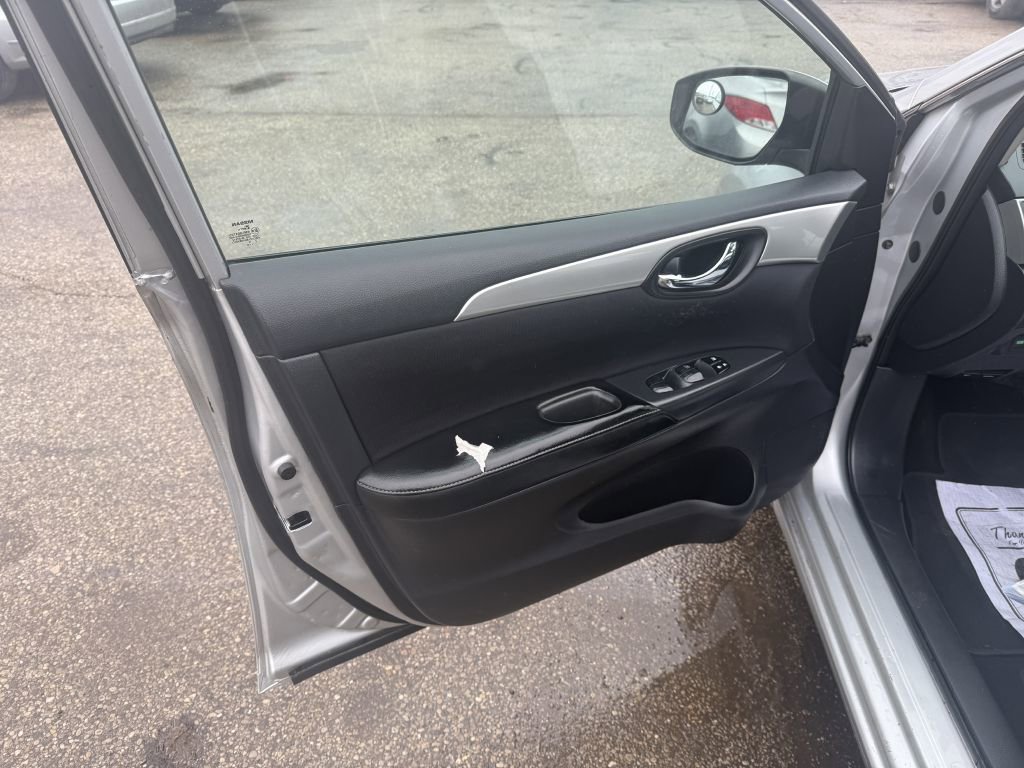 Used 2016 Nissan Sentra S image 7