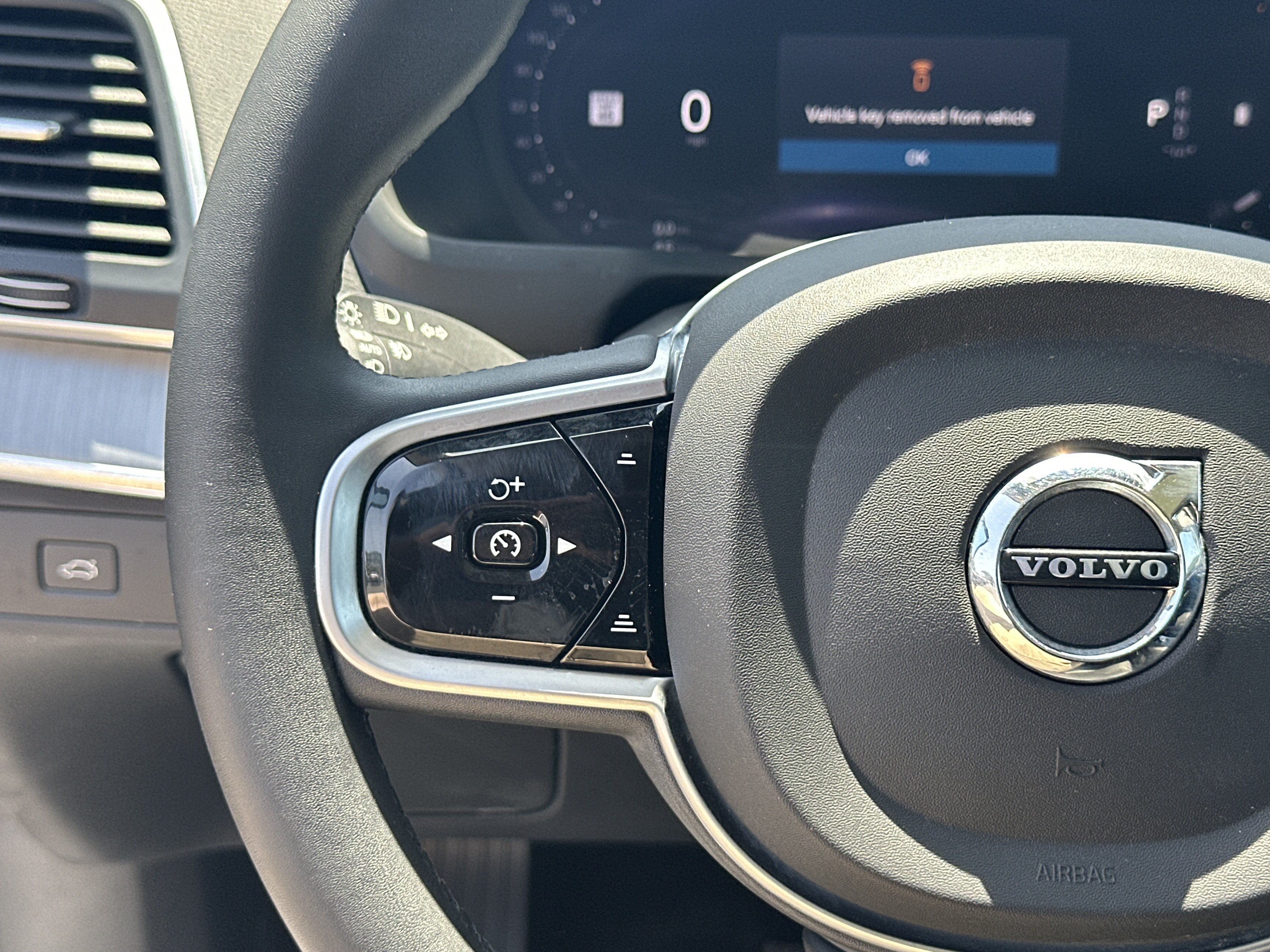 Used 2023 Volvo XC90 B5 Core w/ Protection Package AWD/4WD image 23