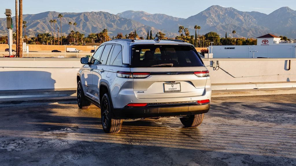 New 2025 Jeep Grand Cherokee Altitude image 7