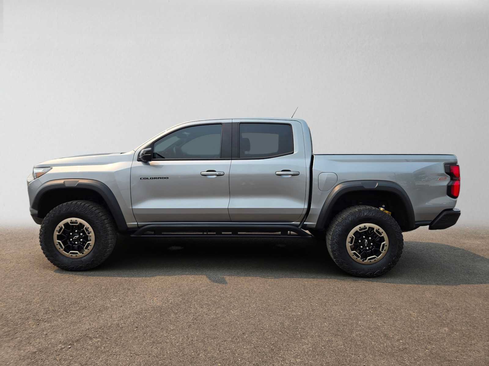 Used 2024 Chevrolet Colorado ZR2 w/ Technology Package AWD/4WD image 6
