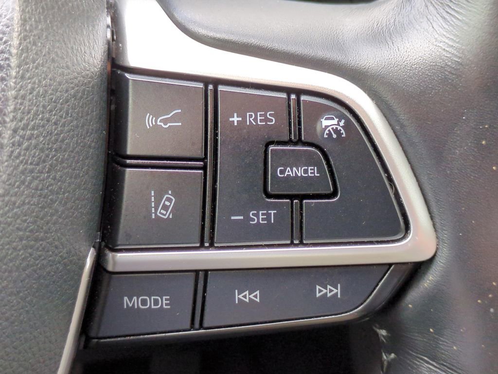 Used 2022 Toyota Highlander Limited image 32