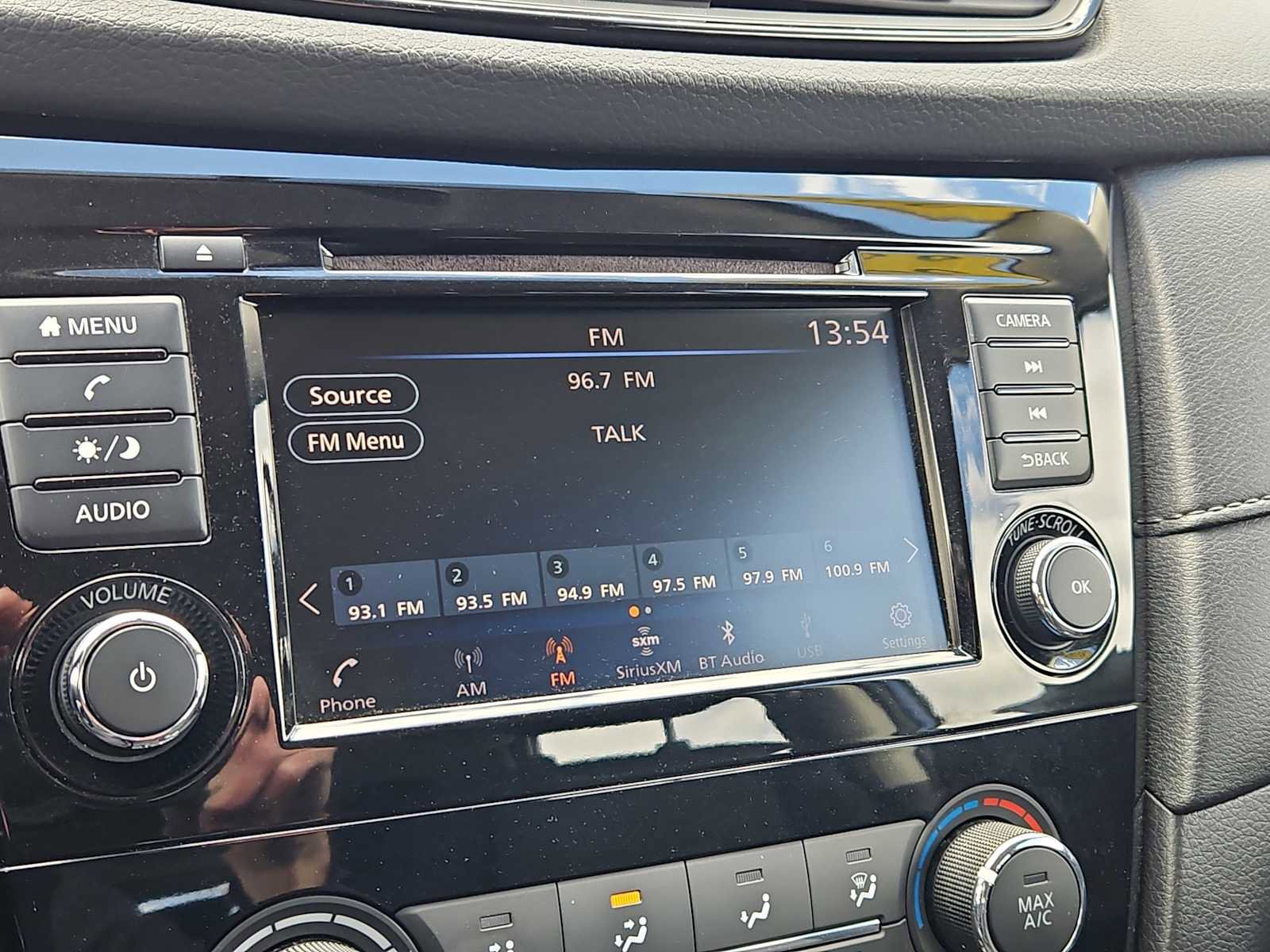 Used 2018 Nissan Rogue S AWD/4WD image 14