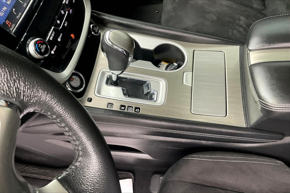 Used 2016 Nissan Murano SV AWD/4WD image 17