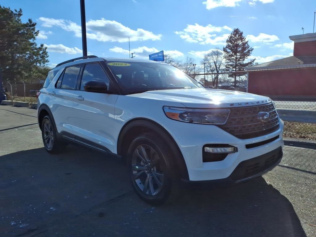 Certified 2023 Ford Explorer XLT w/ Equipment Group 202A AWD/4WD image 3