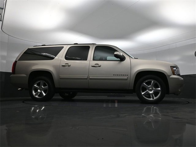 Used 2014 Chevrolet Suburban LT image 32