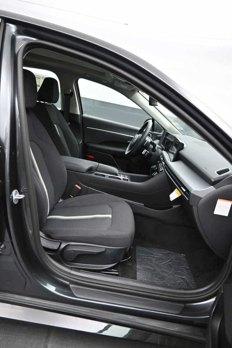 New 2026 Hyundai Sonata SEL FWD image 11