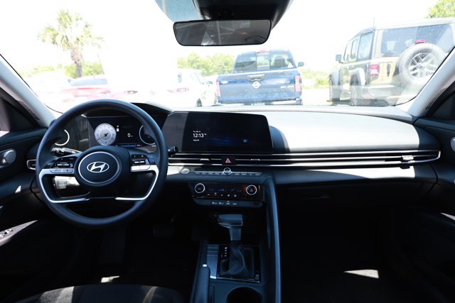 Used 2024 Hyundai Elantra SEL FWD image 28