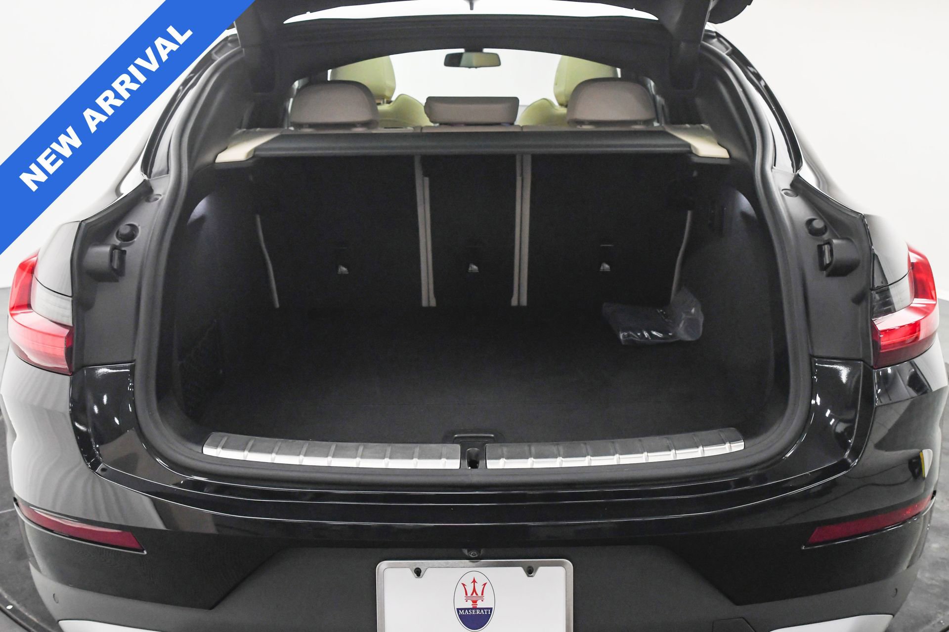 Used 2023 BMW X4 xDrive30i w/ Convenience Package image 7