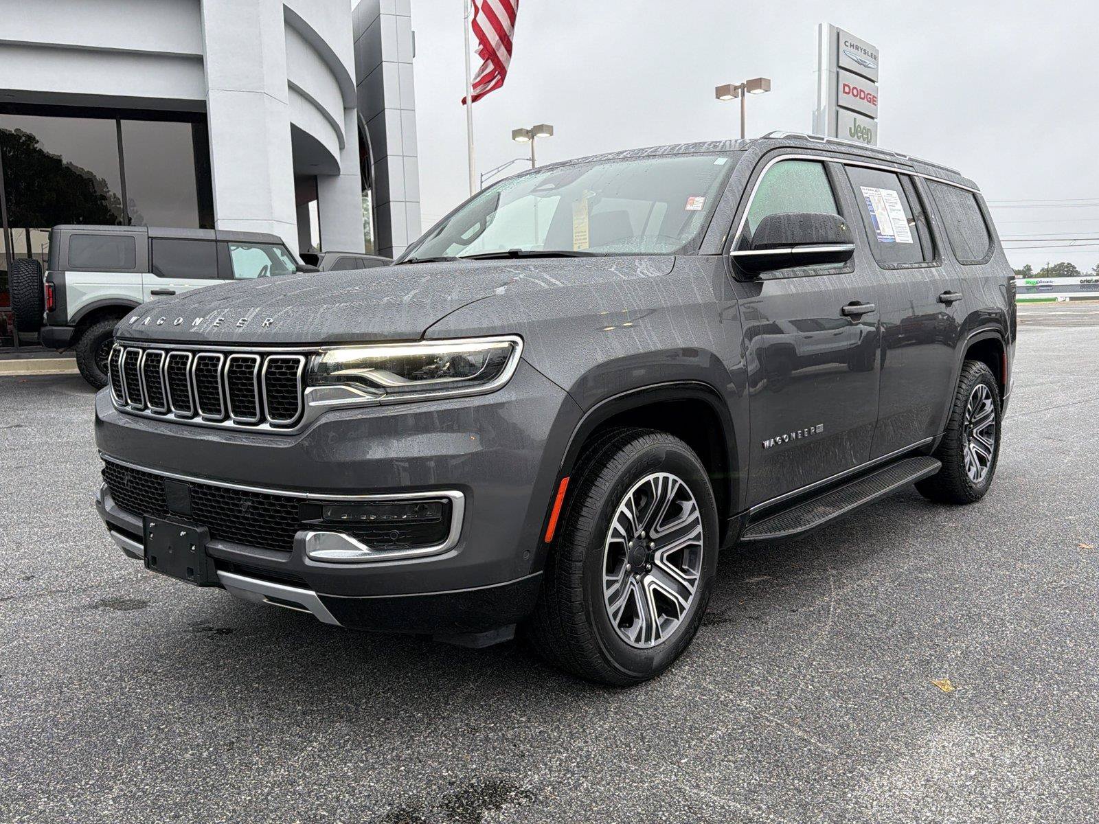Used 2024 Jeep Wagoneer Series II w/ Flexible Seating Group RWD image 2