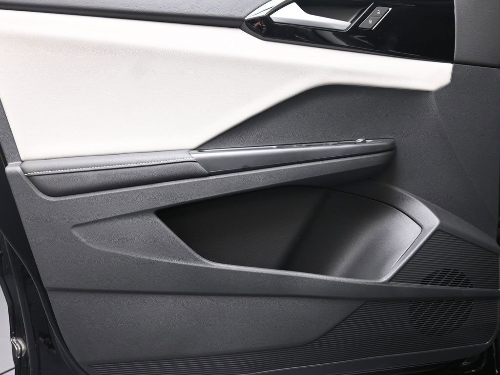 New 2025 Volkswagen Taos S image 23