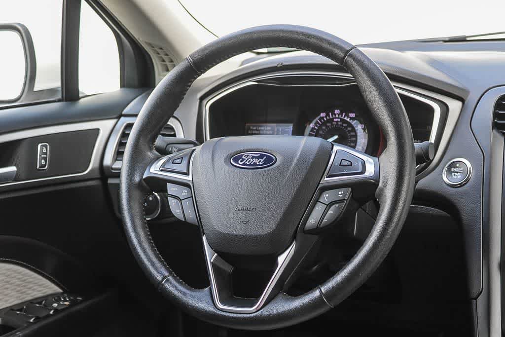 Used 2020 Ford Fusion SE w/ Equipment Group 151A FWD image 14