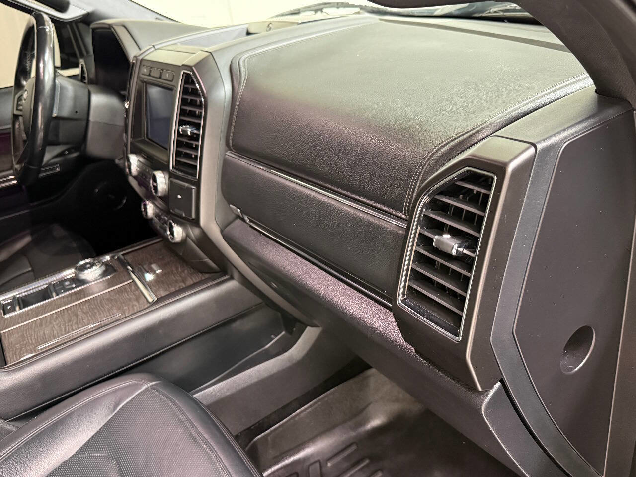 Used 2018 Ford Expedition Limited RWD image 40