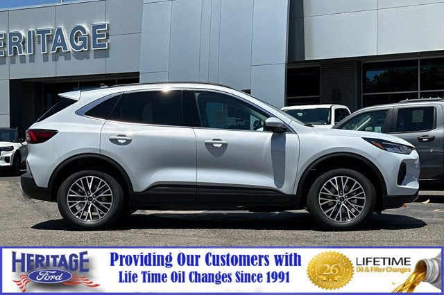 New 2025 Ford Escape SE image 3