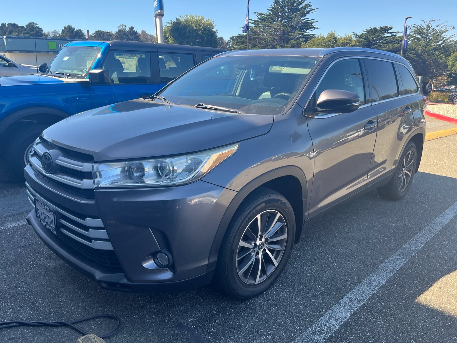 Used 2019 Toyota Highlander XLE AWD/4WD image 3