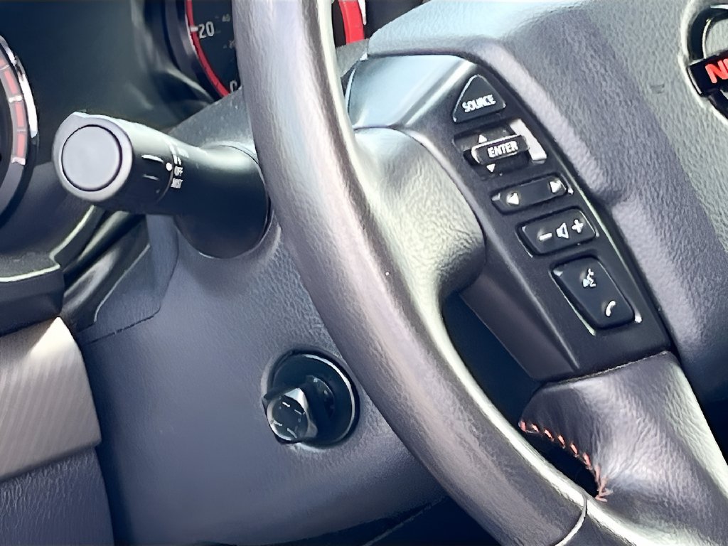 Used 2022 Nissan Titan PRO-4X w/ Pro-4x Convenience Package AWD/4WD image 10