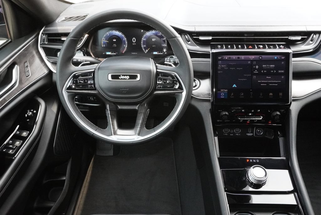 Used 2023 Jeep Grand Cherokee Overland RWD image 22