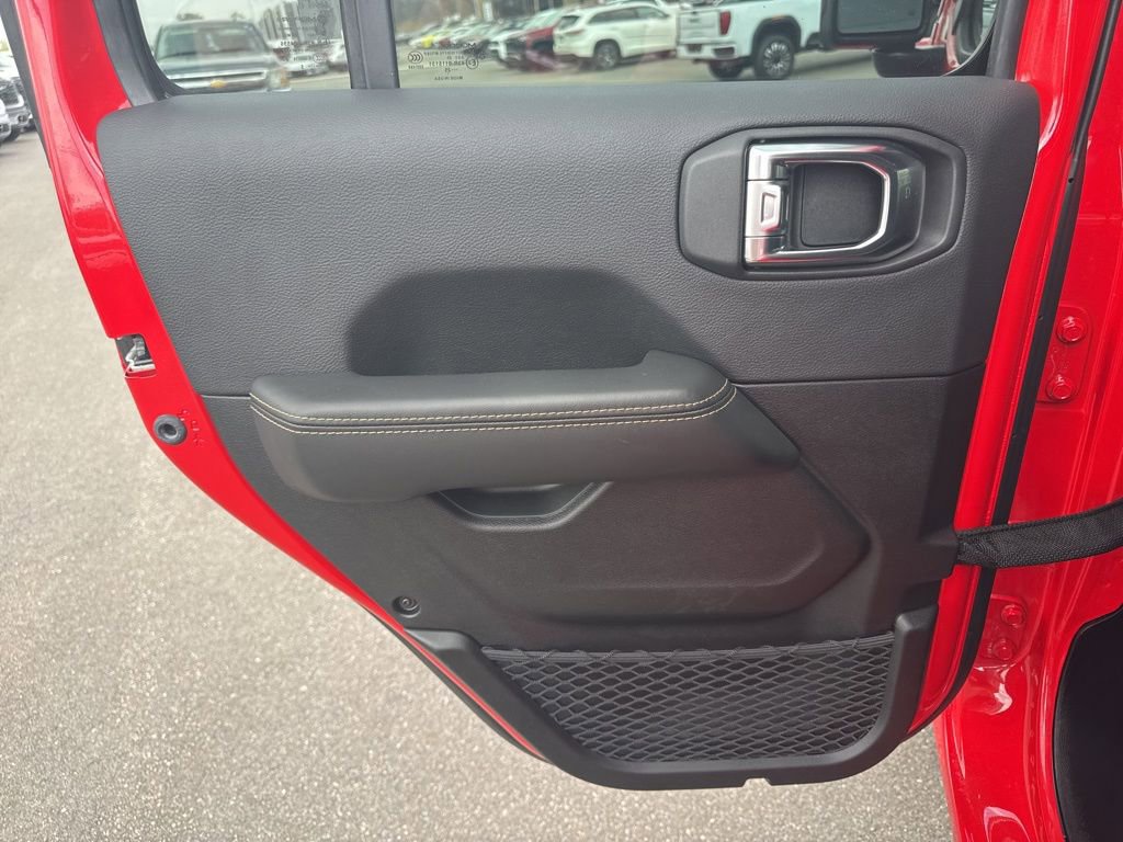 Used 2025 Jeep Wrangler Unlimited Sahara w/ Safety Group image 25