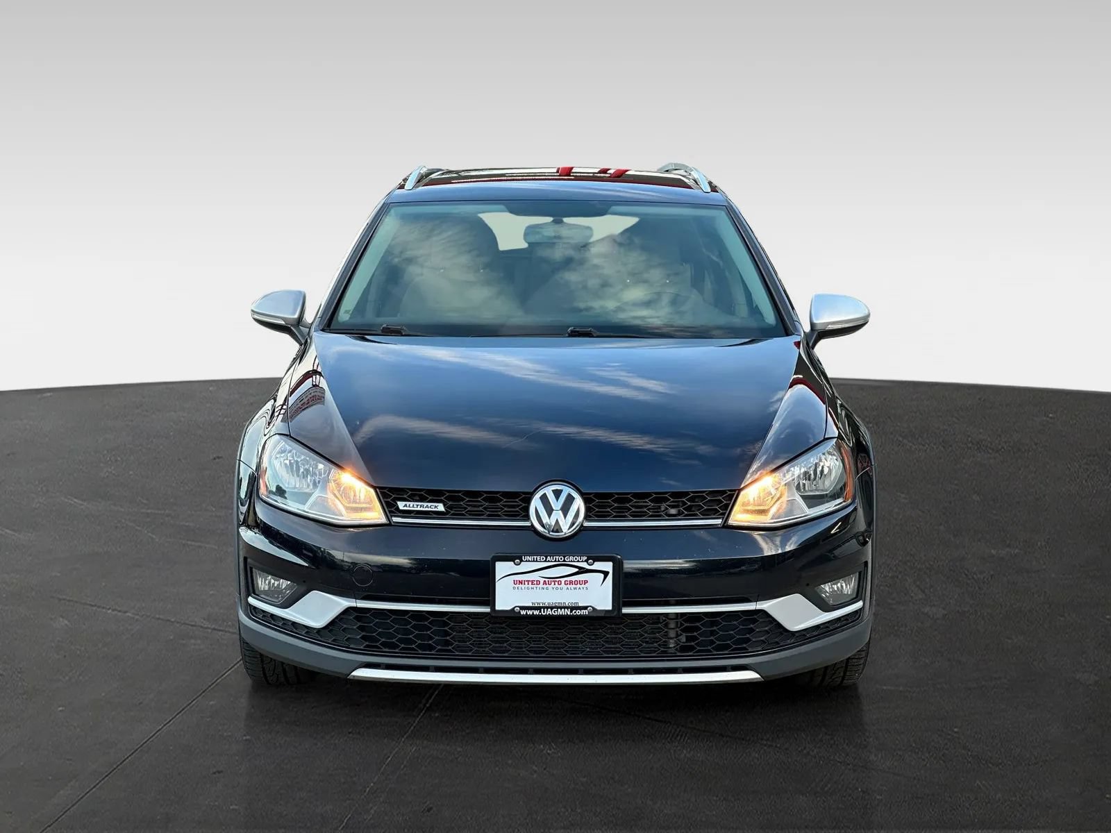 Used 2017 Volkswagen Golf Alltrack S AWD/4WD image 2