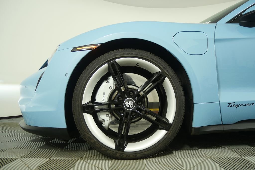 Used 2022 Porsche Taycan image 9