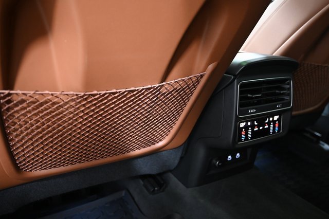 Used 2022 Audi Q8 Premium Plus w/ Premium Plus Package image 32