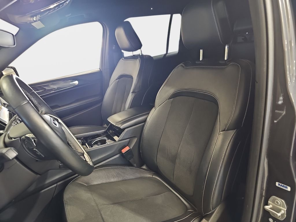 Used 2022 Jeep Grand Cherokee Altitude AWD/4WD image 18