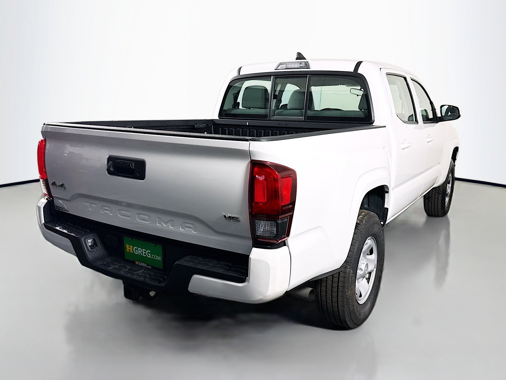 Used 2018 Toyota Tacoma SR image 10